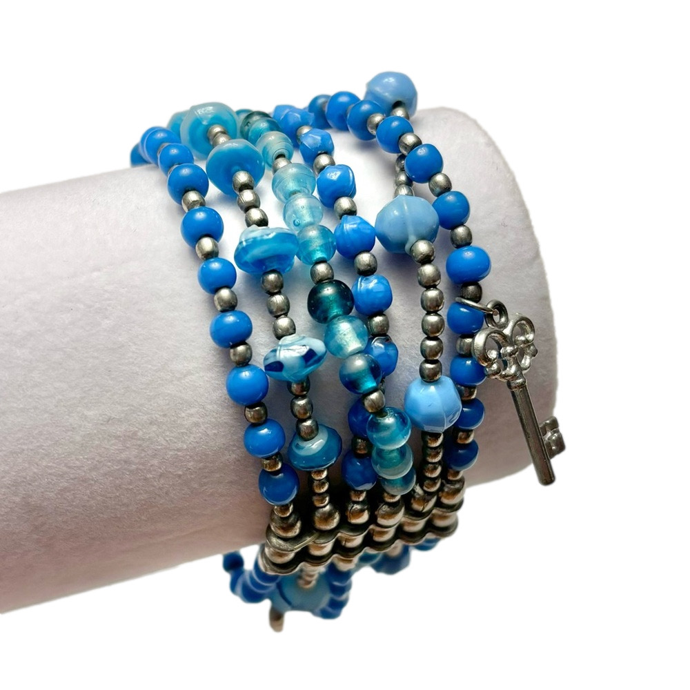 Blue and metal bead stretchy bracelet